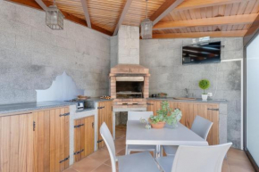 3B Villa Heated Pool Barbecue Games Room
